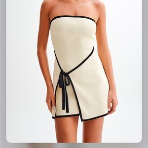 Meshki Rian
Strapless Knit Mini Dress - Cream